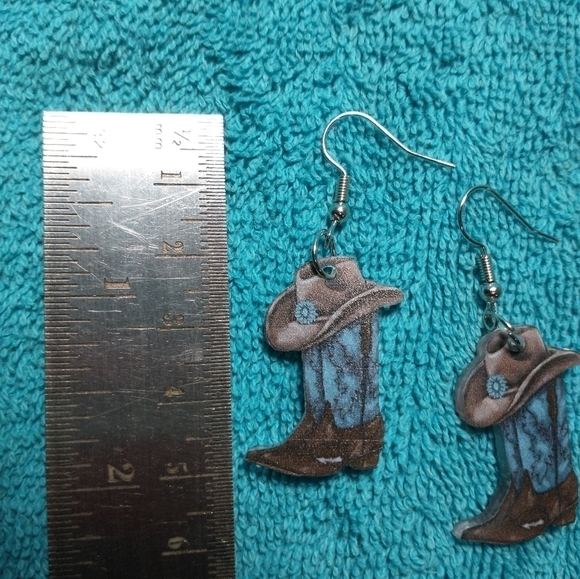 Acrylic western boots and hat wire earrings - Picture 3 of 3